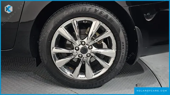 KIA CARNIVAL 9-SEATER LUXURY