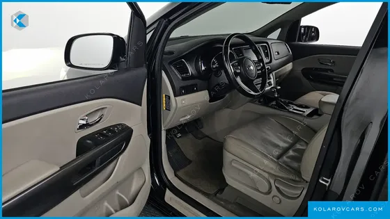 KIA CARNIVAL 9-SEATER LUXURY