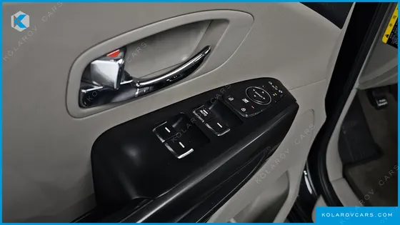 KIA CARNIVAL 9-SEATER LUXURY