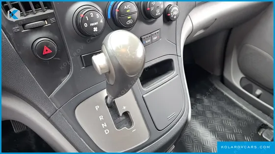 HYUNDAI STAREX 12-SEATER WAGON
