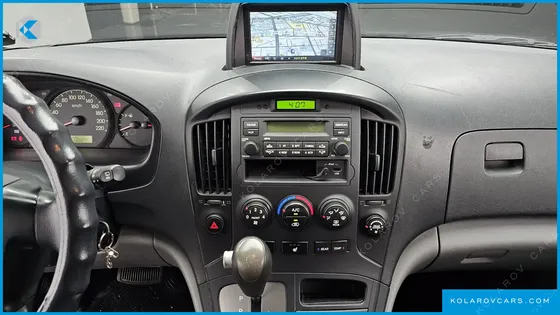 HYUNDAI STAREX 12-SEATER WAGON