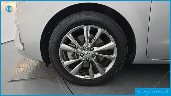 KIA CARNIVAL 9-SEATER PRSTIGE