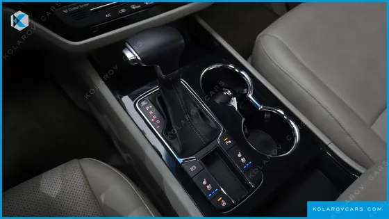 KIA CARNIVAL 9-SEATER PRSTIGE
