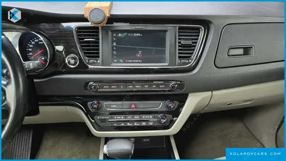 KIA CARNIVAL 9-SEATER PRSTIGE