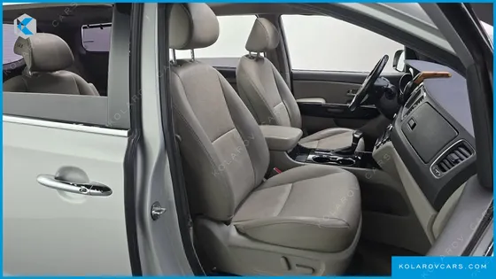 KIA CARNIVAL 9-SEATER PRSTIGE