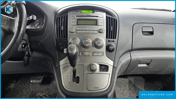 HYUNDAI STAREX 4WD 12-SEATER WAGON