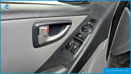 HYUNDAI STAREX 4WD 12-SEATER WAGON