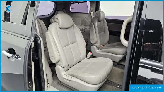 KIA CARNIVAL 9-SEATER NOBLESSE