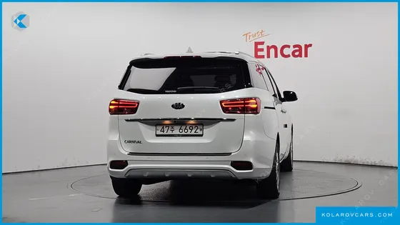 KIA CARNIVAL 9-SEATER LUXURY