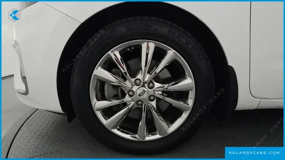 KIA CARNIVAL 9-SEATER LUXURY