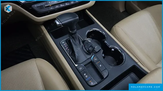 KIA CARNIVAL 9-SEATER LUXURY