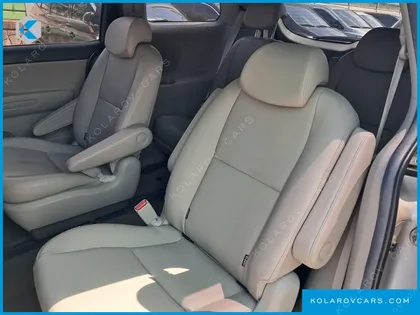 KIA CARNIVAL 9-SEATER LUXURY