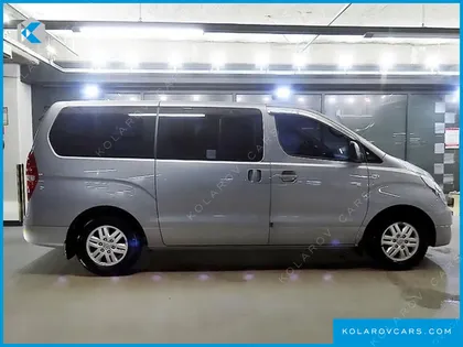 HYUNDAI STAREX 5-SEATER VAN