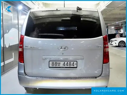 HYUNDAI STAREX 5-SEATER VAN
