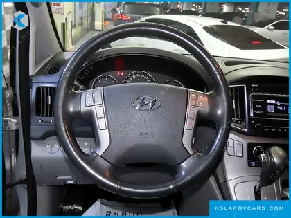 HYUNDAI STAREX 5-SEATER VAN