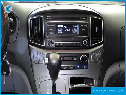 HYUNDAI STAREX 5-SEATER VAN