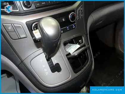 HYUNDAI STAREX 5-SEATER VAN