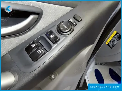 HYUNDAI STAREX 5-SEATER VAN