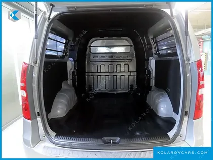 HYUNDAI STAREX 5-SEATER VAN