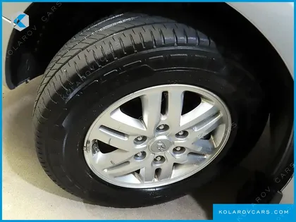 HYUNDAI STAREX 5-SEATER VAN