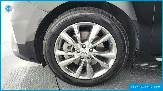 KIA CARNIVAL GASOLINE 9-SEATER NOBLESSE SPECIAL