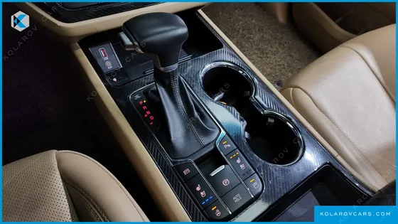 KIA CARNIVAL GASOLINE 9-SEATER NOBLESSE SPECIAL