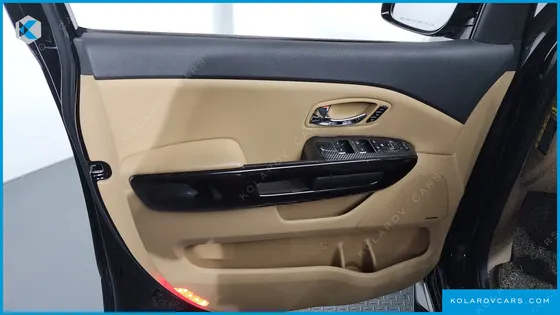 KIA CARNIVAL GASOLINE 9-SEATER NOBLESSE SPECIAL