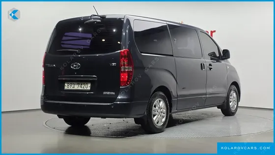 HYUNDAI STAREX 5-SEATER VAN