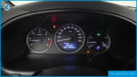 HYUNDAI STAREX 5-SEATER VAN