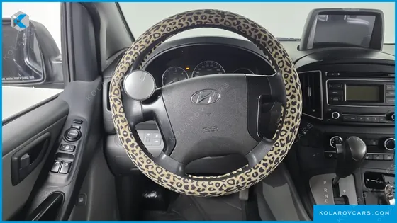 HYUNDAI STAREX 5-SEATER VAN