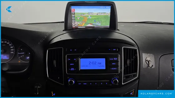 HYUNDAI STAREX 5-SEATER VAN