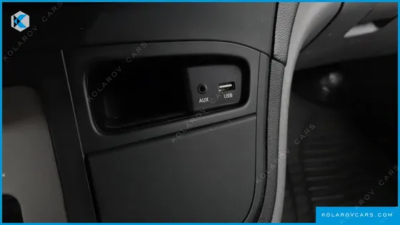 HYUNDAI STAREX 5-SEATER VAN