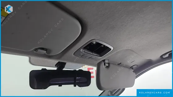 HYUNDAI STAREX 5-SEATER VAN
