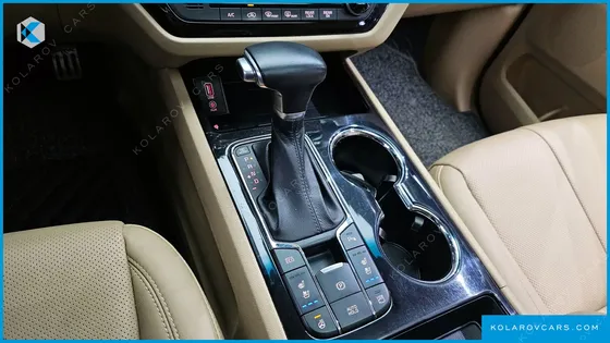 KIA CARNIVAL 7-SEATER LIMOUSINE