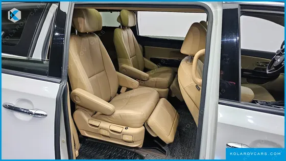 KIA CARNIVAL 7-SEATER LIMOUSINE