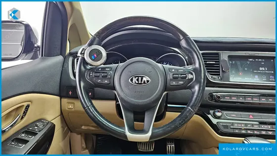 KIA CARNIVAL 7-SEATER LIMOUSINE