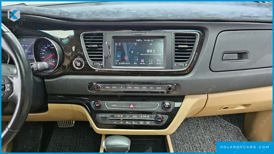 KIA CARNIVAL 7-SEATER LIMOUSINE