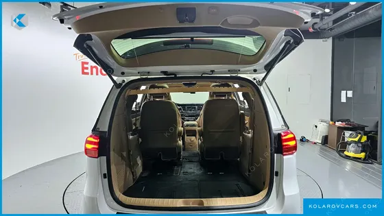 KIA CARNIVAL 7-SEATER LIMOUSINE
