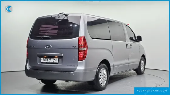 HYUNDAI STAREX 5-SEATER VAN
