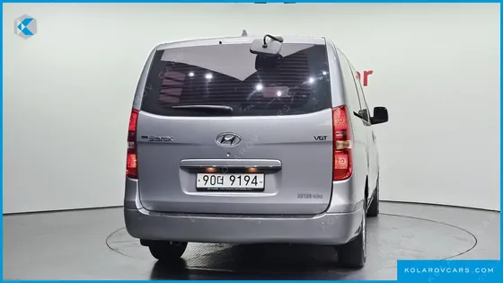 HYUNDAI STAREX 5-SEATER VAN