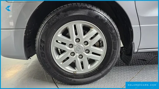 HYUNDAI STAREX 5-SEATER VAN