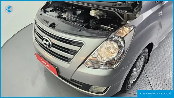 HYUNDAI STAREX 5-SEATER VAN