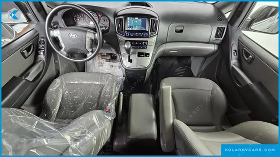 HYUNDAI STAREX 5-SEATER VAN