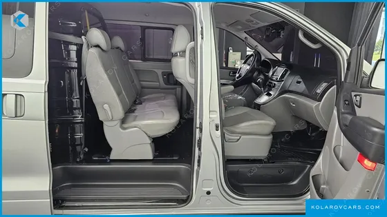 HYUNDAI STAREX 5-SEATER VAN