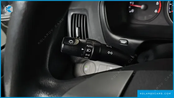 HYUNDAI STAREX 5-SEATER VAN
