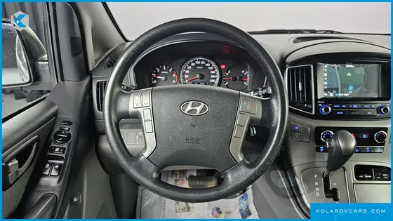 HYUNDAI STAREX 5-SEATER VAN