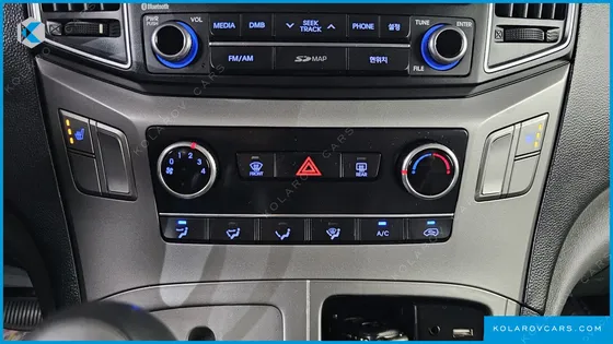HYUNDAI STAREX 5-SEATER VAN