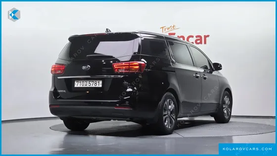 KIA CARNIVAL GASOLINE 11-SEATER PRESTIGE
