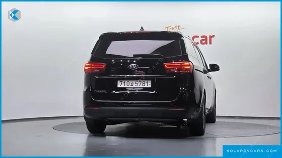 KIA CARNIVAL GASOLINE 11-SEATER PRESTIGE