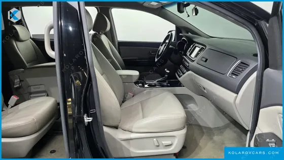 KIA CARNIVAL GASOLINE 11-SEATER PRESTIGE